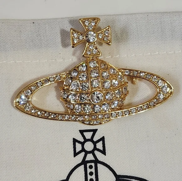 Vivienne Westwood Bas Relief Gold Brooch Brand New - Picture 3 of 10